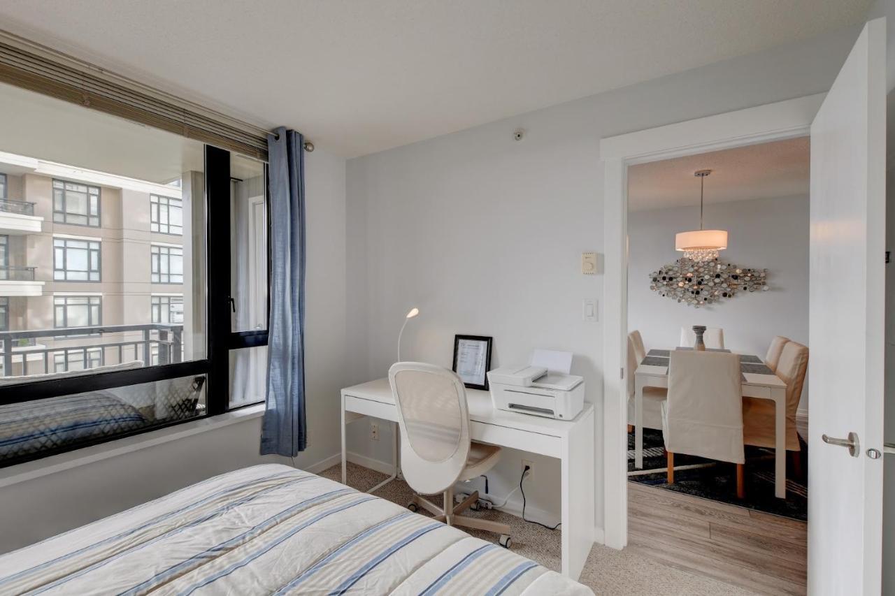 The Astoria Flair Apartment วิกตอเรีย ภายนอก รูปภาพ